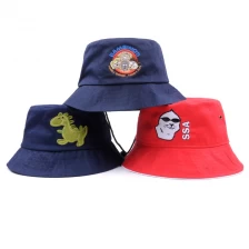 الصين طفل عادي التطريز شعار أحمر الطفل القبعات دلو قبعة الصانع