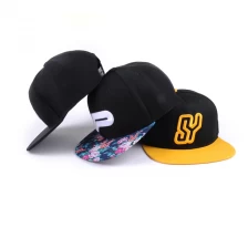 China ontwerp logo platte rand snapback caps 3d borduurwerk hoeden fabrikant