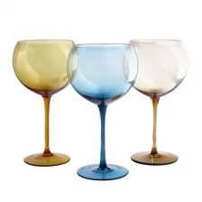 China 550 ml farbiges, kobaltblaues, bernsteinfarbenes Kristall-Ballon-Gin-Tonic-Weinglas im modernen Stil Hersteller