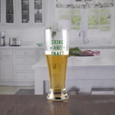 porcelana Vidrio de cerveza de pilsner alto de China con el fabricante de encargo de la insignia fabricante