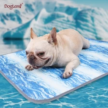 porcelana Manta de mascotas de enfriamiento para dormir, hielo fresco con hielo, estera de perro transpirable, diseño de mármol, almohadilla de enfriamiento para perros fabricante