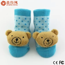 중국 중국 최고의 아기 양말 제조 업체, 곰 인형 장식이있는 맞춤형 귀여운 면화 아기 양말 제조업체