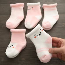 中国 中国最好的新生儿毛巾袜制造商和供应商大量批发新生儿毛绒袜子 制造商