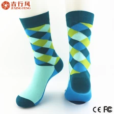 中国 中国袜子厂批发时尚高品质彩色男士棉袜 制造商