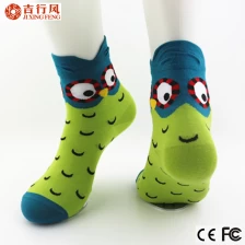 China Fabricante de meias de mulheres chinesas profissional, jovem bonito dos desenhos animados personalizados por atacado de meias fabricante