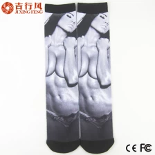 中国 定制流行款式的性感女孩图片印刷的袜子，中国制造 制造商