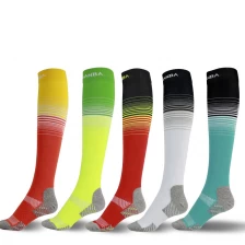 China Fashionable functional sports socks and exquisite personalized pressure socks fabricante