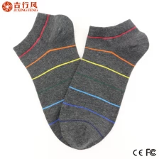 中国 新颖时尚款式的男装灰色条纹袜子, 由棉制成定制 logo 制造商