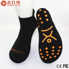 China New design jump sport anti slip socks with terry bottom, made of cotton, OEM and ODM service manufacturer