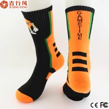 中国 热卖时尚卡通图案提花长篮球运动袜 制造商