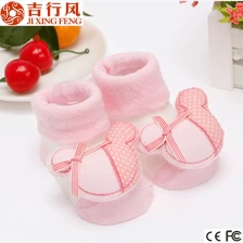China O novo estilo encantador 0-12 meses de algodão recém-nascido meias não escorregar fabricante