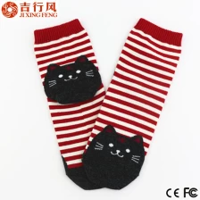 Κίνα Βαμβάκι κάλτσες κατασκευαστής Κίνα, ζεστό πώληση κόκκινη λωρίδα μοτίβο πλέξιμο κάλτσες κατασκευαστής