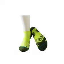 China Aangepaste logo sport sokken leveranciers, enkel katoenen sport sokken fabriek fabrikant