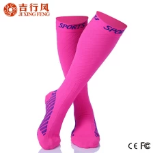 Chine Custom le meilleur prix de haute qualité de chaussettes de compression genou haut fabricant