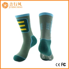 China Mode gestrickte Sportsocke Hersteller Groß Großhandel Sport Herren Basketball Socken China Hersteller
