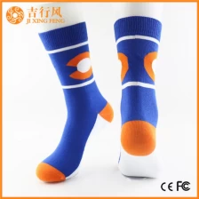 China Männer farbige Socken Hersteller Groß-Großhandel maßgeschneiderte Design Herren Baumwollsocken Hersteller