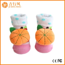 中国 非スリップゴムの赤ちゃんの靴下工場中国カスタムベイビーコットンかわいい靴下 メーカー