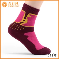中国 跑步运动男装袜子制造商批发定制时尚酷男士袜子 制造商