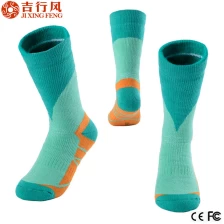 China Beheizte Ski Frauen Socken, Großhandel kundenspezifisches Firmenzeichen Sportsocken Hersteller