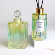 Cina Bottiglie con diffusore in vetro verde rotondo elettrolitico a coste con tappi produttore