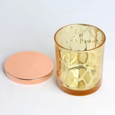 Cina Candele profumate in barattolo di vetro giallo con motivo cavo al laser elettrolitico con coperchio dorato produttore