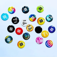 中国 30 毫米环氧防水 NFC 硬币标签社交媒体 NFC Tap 卡圆形抗金属手机贴纸 制造商