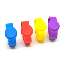 Trung Quốc Dây đeo cổ tay Rfid silicone 13,56 MHz Nfc Band cho câu lạc bộ thể hình nhà chế tạo