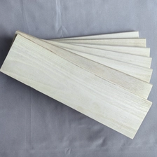 China Paulownia Lemn Strip Batten Scânduri Solide Scânduri Crude Cherestea De Vanzare producător