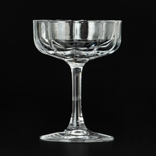China Wine Glasses Wine Glass Cup for Red Wine glass with home decor manufacturer