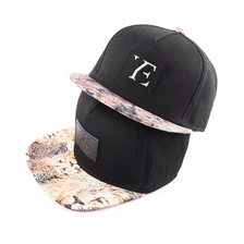 China 5 painéis preto impresso brim bebê snapback tampas personalizado fabricante