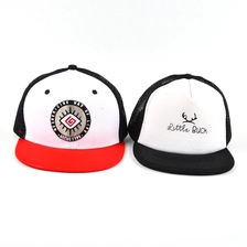 Cina 5 pannelli ricamo logo design baby trucker caps produttore porcellana produttore