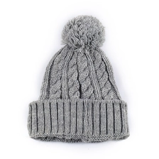 Cina cappellino con ferri circolari con motivo circolare lavorato a maglia produttore