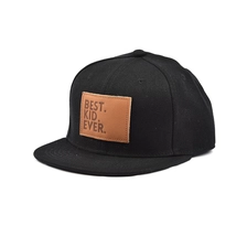 China tampas de snapback de couro personalizado bebê patch preto fabricante