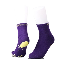 porcelana Calcetines personalizados antideslizantes para trampolín a granel para parques de trampolín fabricante