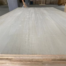 Chine Panneaux collés en bois de paulownia 1220x2440mm pour les planches d'armoires fabricant