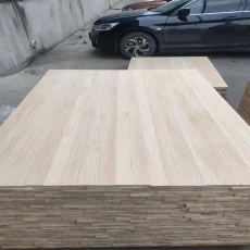China Behandelter Holzboden Massive Sylvestris-Kiefer Radiata-Kiefer Lärchenholz Massivholz Massivholz-Bauholzbrett Kantenverleimtes Brett Hersteller
