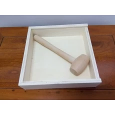 China Caixa de presente de madeira compensada de álamo com martelo para chocolate fabricante