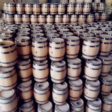 Cina Commercio all'ingrosso porcellana Produttore Botti di legno di quercia economici per la decorazione produttore