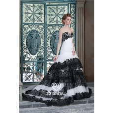 China Hohe Maß schwarzer Spitze appliqued geschichteten Schatzausschnitt gekräuselten Meerjungfrau Hochzeitskleid Hersteller Hersteller