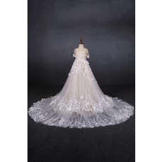 China Nieuw design luxe witte kant meisje jurk bruiloft prinses baby baby meisjes lange trein bloem meisje jurken 2019 fabrikant