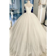 China Lieverd Hals 3D Bloemen Baljurk Elegante trouwjurk Aangepast Tulle Ivoor Bruid Gebruik OEM Service Huwelijk Bruidsjurk fabrikant