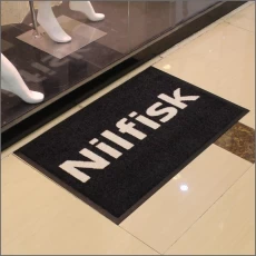 China Tapete de chão preto com logotipo branco fabricante