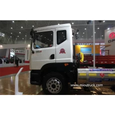 China Dongfeng Shenyu Yu Long heavy truck 260 horsepower 4X2LNG tractor truck manufacturer