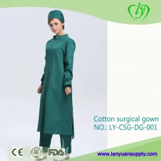 China Dunkelgrün wiederverwendbarer Peeling-Polyester-resistenter Arbeitswaffe-Baumwoll-chirurgisches Kleid Hersteller