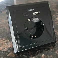 China Placa de parede estilo alemão cor preta com tomada USB carregador UE fabricante