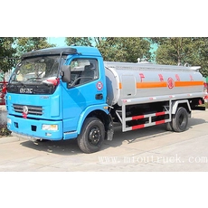 China Dongfeng Duolika EQ5070GJYG 140HP 4 * 2 refuling lori tangki pengilang