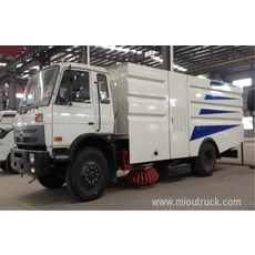 porcelana Dongfeng 5000liters camioneta van barriendo el polvo del camino, barrendero vehículos en venta fabricante