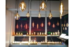 Giant żarówki z żarówek LED pokazują na targach w Hongkongu Innotech