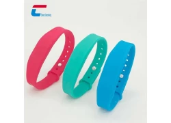 China How many types can RFID wristbands be divided into according to frequency? manufacturer