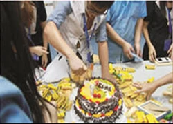 porcelana Fiesta de cumpleaños y aniversario de Chuangxinjia en octubre fabricante